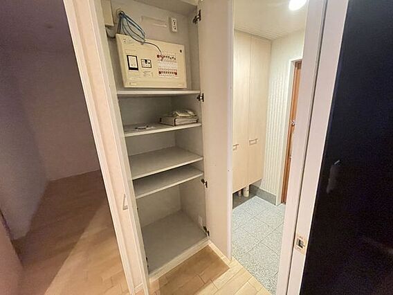 廊下の収納です...