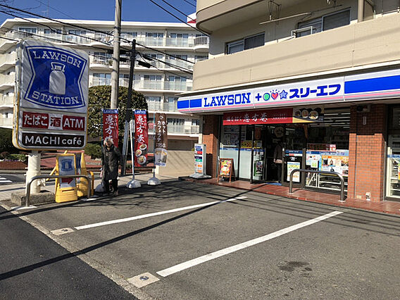 ローソン・スリ...