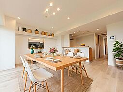 ローレルスクエア港南台 C棟 709号室 4LDKのリビング/ダイニング