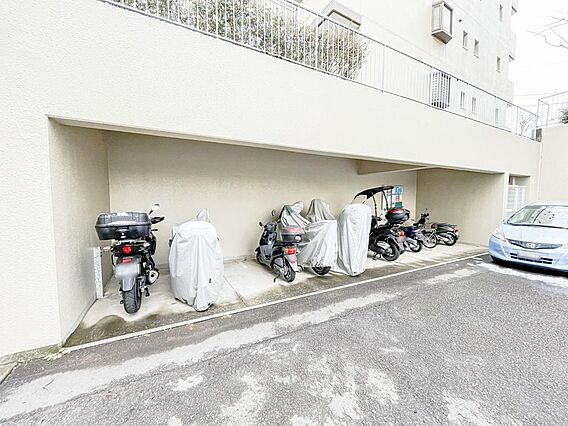 【バイク置場】