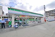 ファミリーマート南大塚駅北口店 334m