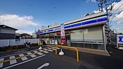 ローソン朝霞根岸台一丁目店 徒歩9分。コンビニ 670m
