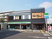 ファミリーマート板橋前野町6丁目店（420m）