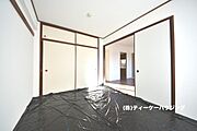 畳には空気が多く含まれているので、空気の層が音を吸収。元気いっぱいの子供さんも伸び伸び遊べます。