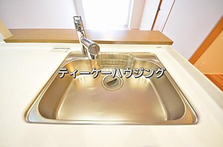 家族と触れ合いを大切にできる対面キッチンです。浄水器付きです。