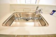 家族と触れ合いを大切にできる対面キッチンです。浄水器付きです。