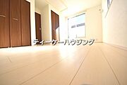 南に面した洋室は採光、通風に優れた心地よい空間です。