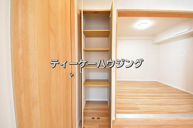 収納 サーパス三郷 6階/-