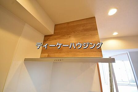 お掃除しやすくいつまでも清潔にお使いいただける手元ライト付き換気扇