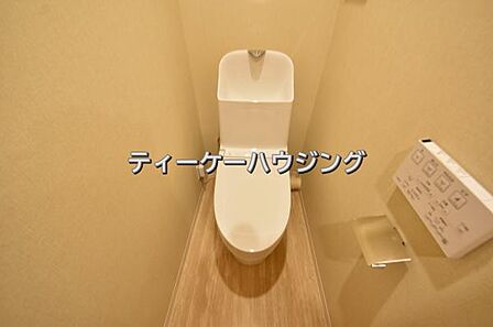 温水洗浄機能付き便座を標準装備。清潔で快適な空間を演出します。