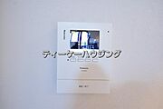 室内から来訪者の確認ができます。カラーモニター付きインターフォン