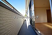 広々したバルコニーは日々の暮らしに、ゆとりと優雅さをもたらしてくれる筈です。 