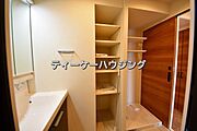 洗面所に収納があると助かりますよね。