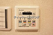 浴室暖房乾燥機がバスルーム内を換気して、カビの発生を抑えます。お洗濯物もよく乾きます。 