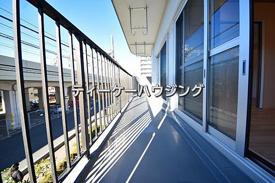 広々したバルコ...