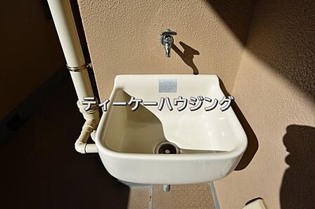 バルコニーに便利なスロップシンクがございます。