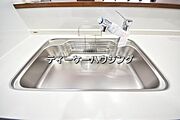 家族と触れ合いを大切にできる対面キッチンです。浄水器付きです。