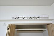 エアコンを設置出来るように先行配管を施しました。