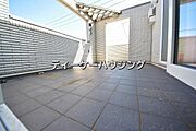 広々したバルコニーは日々の暮らしに、ゆとりと優雅さをもたらしてくれる筈です。 