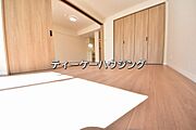 南に面した洋室は採光、通風に優れた心地よい空間です。