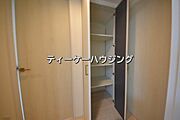 廊下に収納があると助かりますよね。
