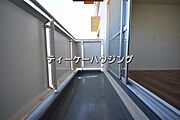 広々した2面バルコニーは日々の暮らしに、ゆとりと優雅さをもたらしてくれる筈です。 
