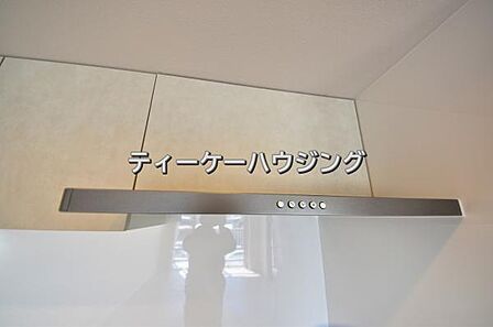 お掃除しやすくいつまでも清潔にお使いいただける手元ライト付き換気扇