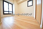 日当たり良好です。2面彩光の明るい居室。