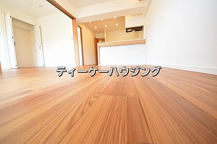 彩光をふんだんに取り入れた明るいリビングは”使いやすい形”にもこだわりました。