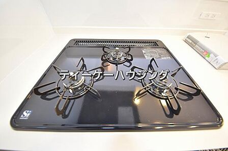 三つの調理が同時に出来てお料理時間を一気に短縮。三口ホーロートップコンロ