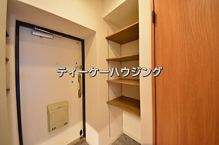廊下に収納があると助かりますよね。
