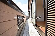 広々したバルコニーは日々の暮らしに、ゆとりと優雅さをもたらしてくれる筈です。 
