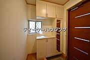 収納力たっぷり。ゆとりのシューズボックスにはママのブーツもラクラク入ります。
