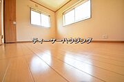 日当たり良好です。2面彩光の明るい居室。