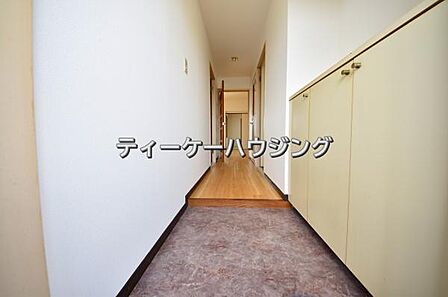 気持ちを整える場所でもある玄関。これなら、明るい気持ちで「いってきます」が言えそうですね。
