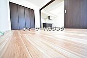 南に面した洋室は採光、通風に優れた心地よい空間です。