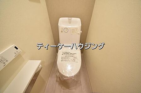 温水洗浄機能付き便座を標準装備。清潔で快適な空間を演出します。