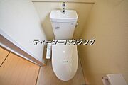 温水洗浄機能付き便座を標準装備。清潔で快適な空間を演出します。 