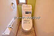 温水洗浄機能付き便座を標準装備。清潔で快適な空間を演出します。 