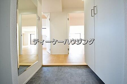 気持ちを整える場所でもある玄関。これなら、明るい気持ちで「いってきます」が言えそうですね。