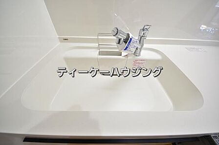 いつでも清潔に、お手入れ楽々なシンク。浄水機能を備えた水栓も魅力です。