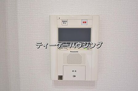 室内から来訪者の確認ができます。モニター付きインターフォン