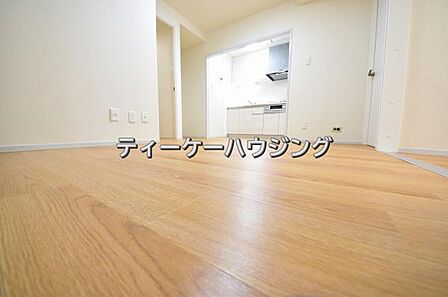 ゆとりある大きさのダイニングスペース。