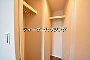 ここまでたくさん収納があれば、物が多い方でも安心ですね。