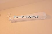 エアコンを設置出来るように先行配管を施しました。