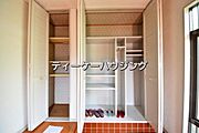 収納力たっぷり。ゆとりのシューズボックスにはママのブーツもラクラク入ります。