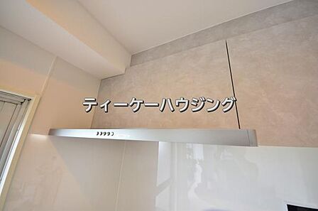 お掃除しやすくいつまでも清潔にお使いいただける手元ライト付き換気扇