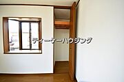 ゆとりある収納は、持ち物が多い方でもすっきりした生活を送れる筈です。