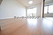 彩光をふんだんに取り入れた明るいリビングは”使いやすい形”にもこだわりました。