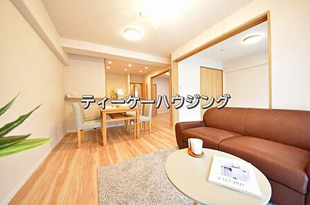 彩光をふんだんに取り入れた明るいリビングは”使いやすい形”にもこだわりました。